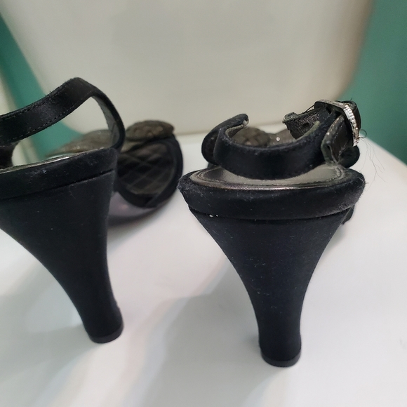 Shoes - Picture 4 of 7